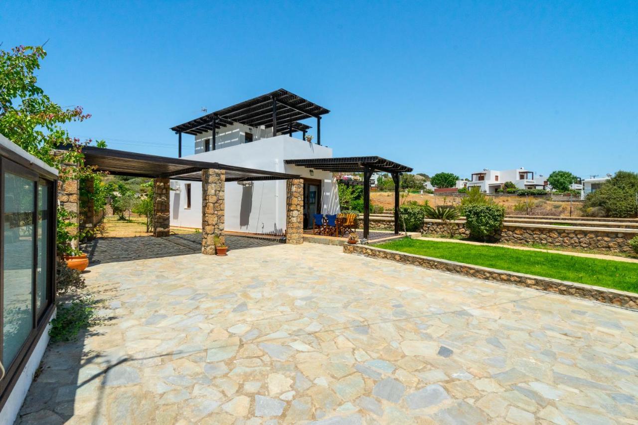 Villa Smaragdi Beachfront *