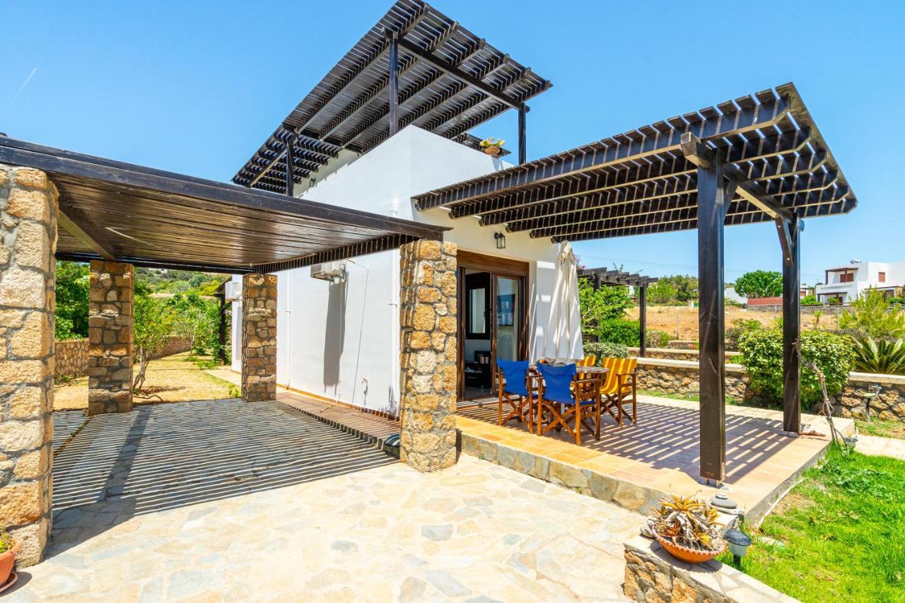 Villa Smaragdi Beachfront *
