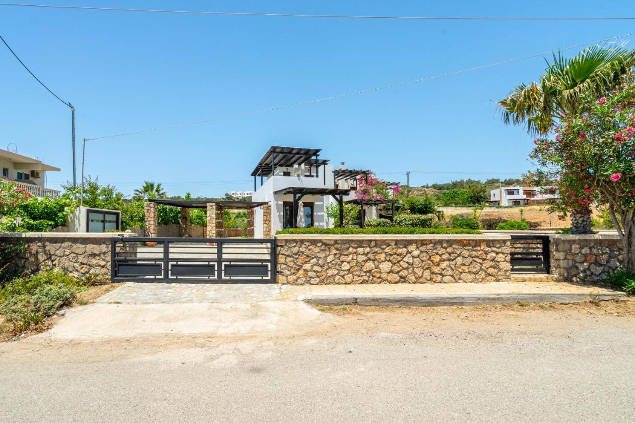Villa Smaragdi Beachfront