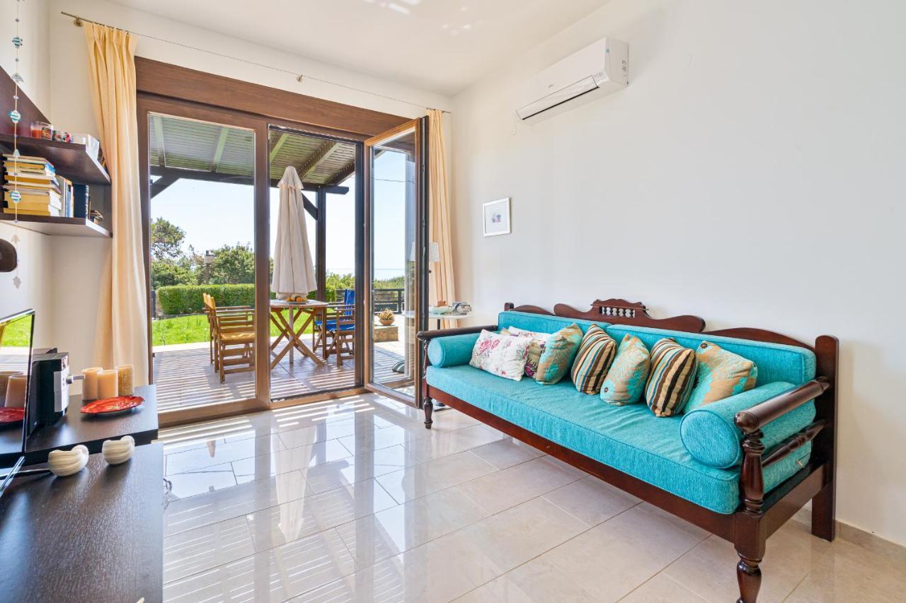 Smaragdi Beachfront Villa
