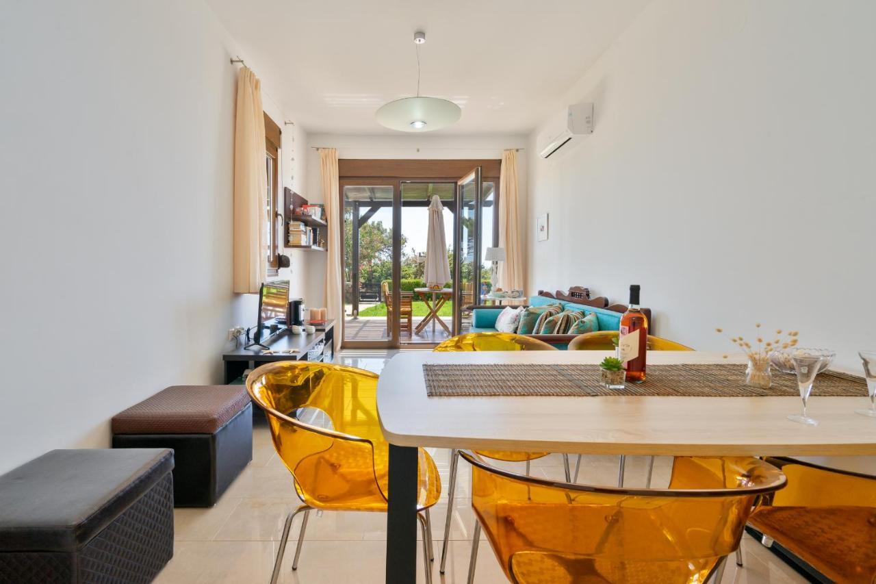 Villa Smaragdi Beachfront *