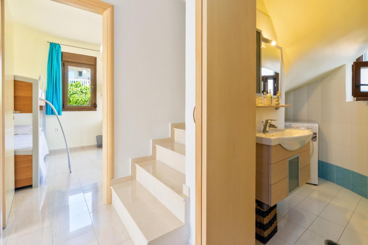 Villa Smaragdi Beachfront *