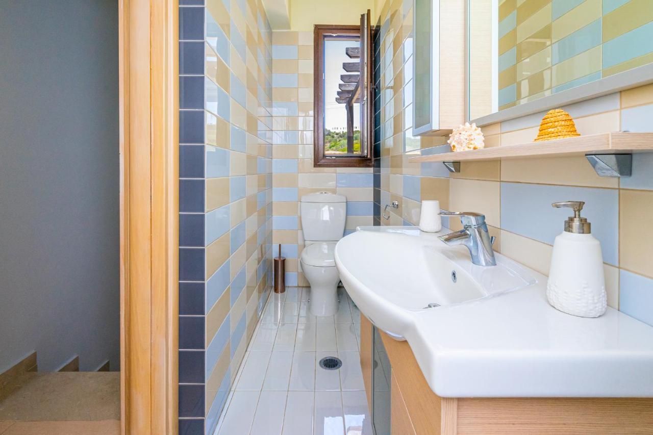 Villa Smaragdi Beachfront *